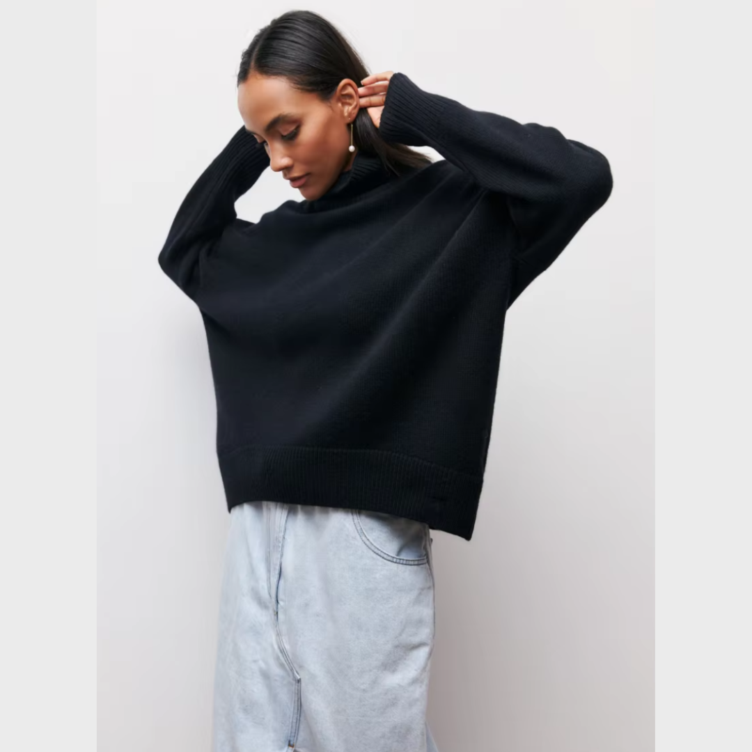 Short-sleeve turtleneck sweater – stylish freshness with a modern touch