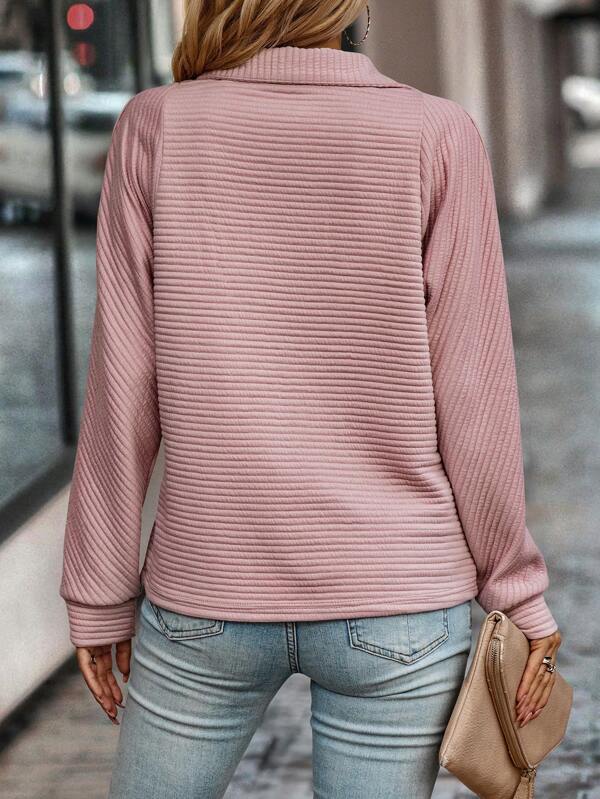 Modern quarter-zip pullover – stylish and lightweight for any occasion