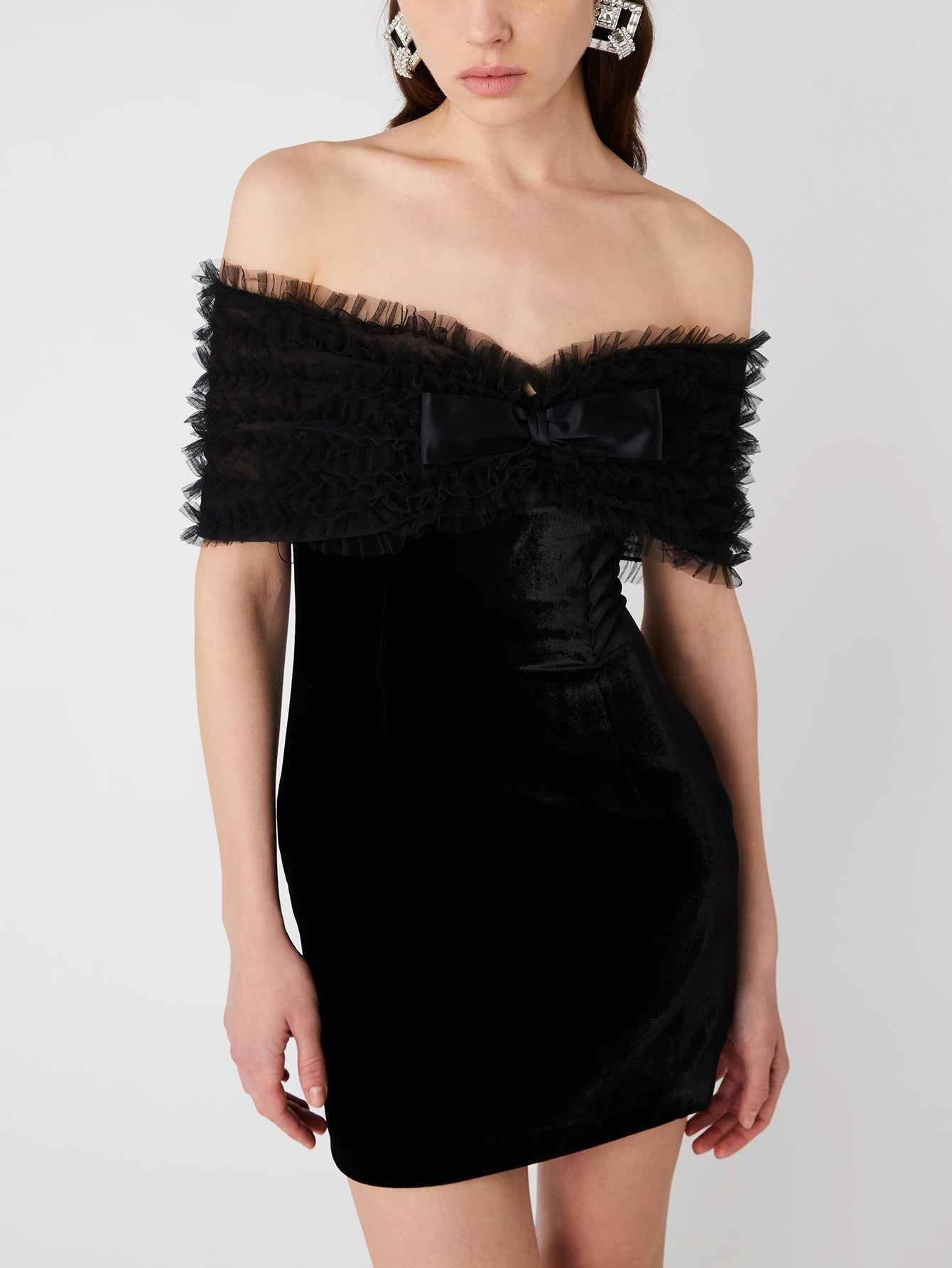 Elegant Off-the-Shoulder Velvet Mini Dress