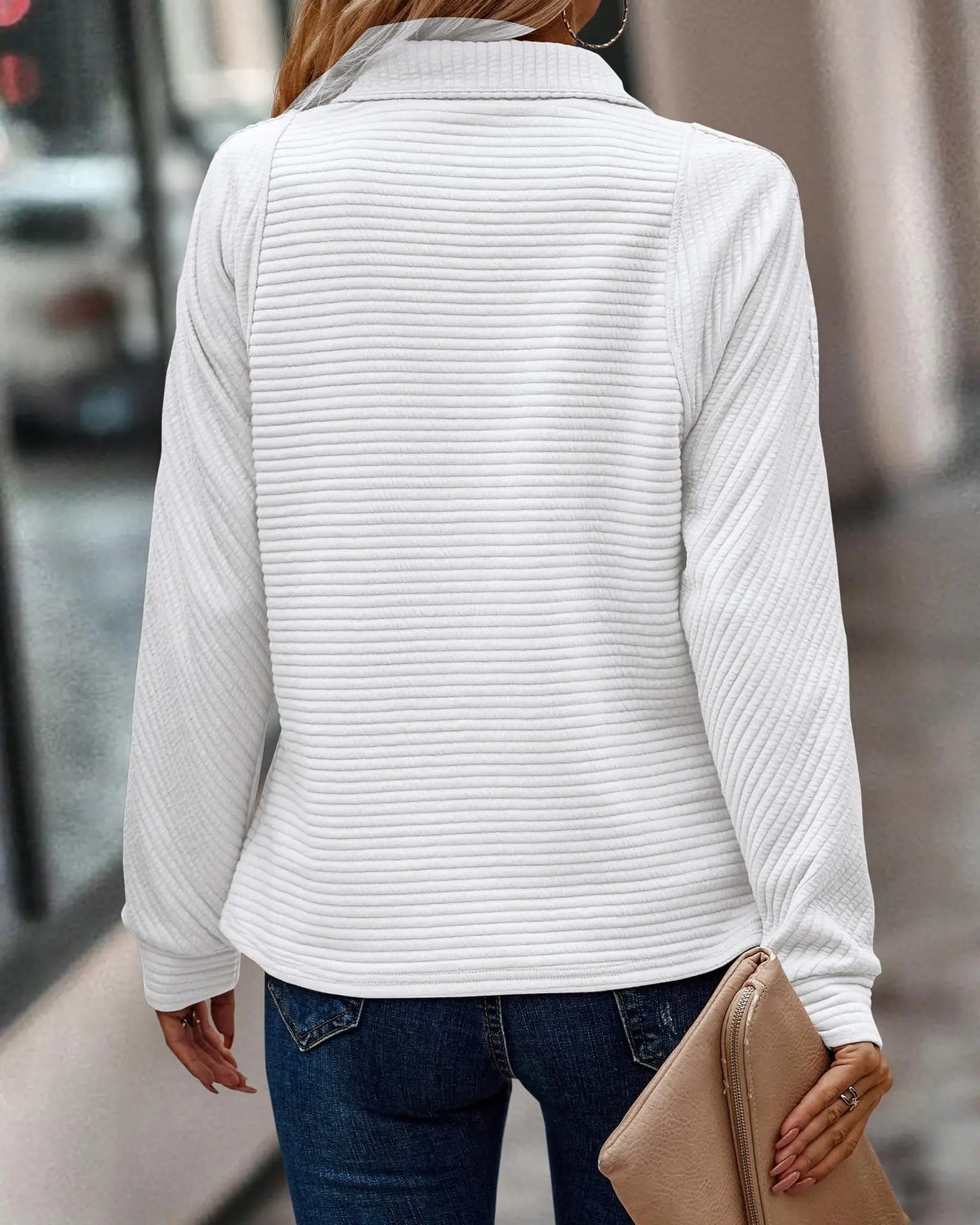 Modern quarter-zip pullover – stylish and lightweight for any occasion