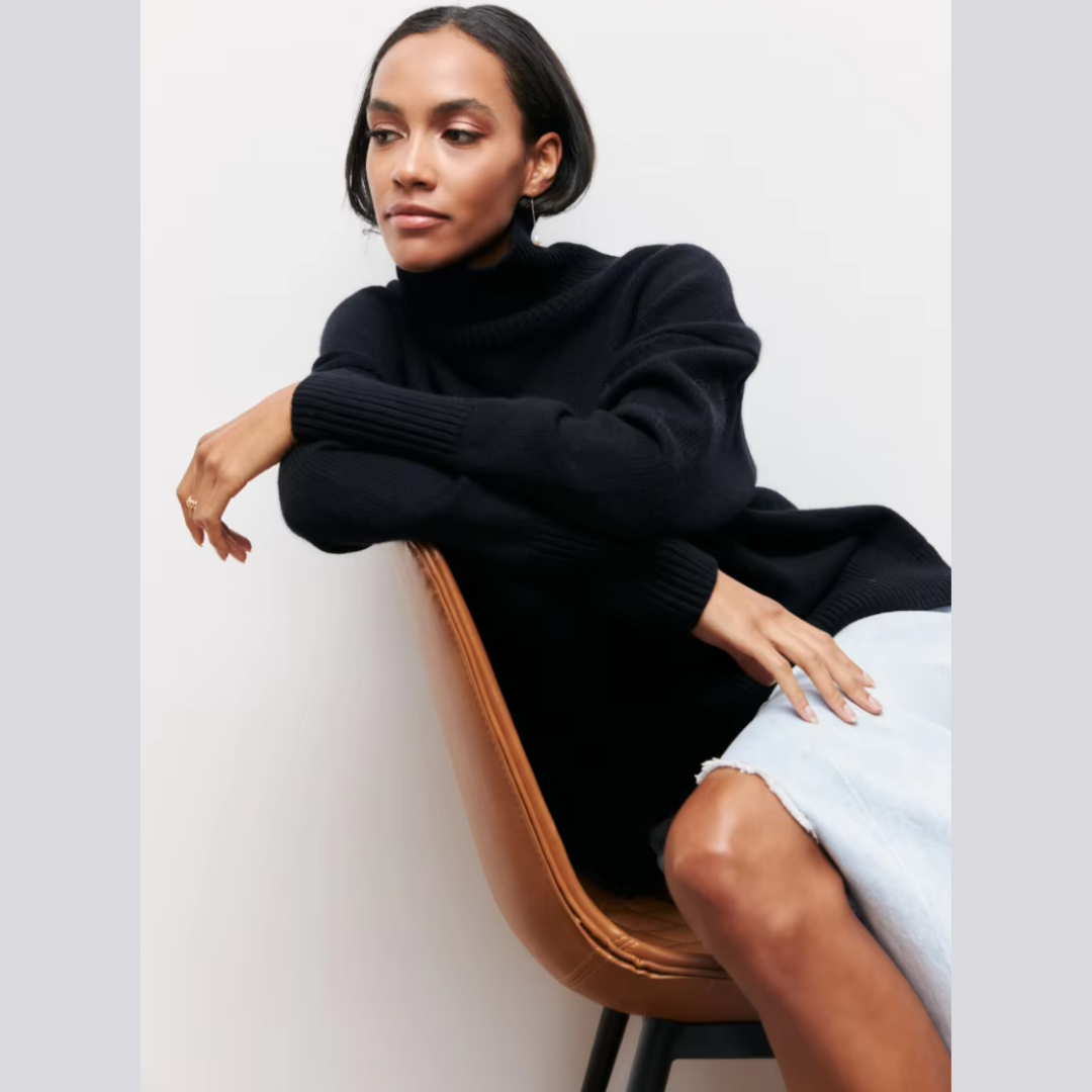 Short-sleeve turtleneck sweater – stylish freshness with a modern touch