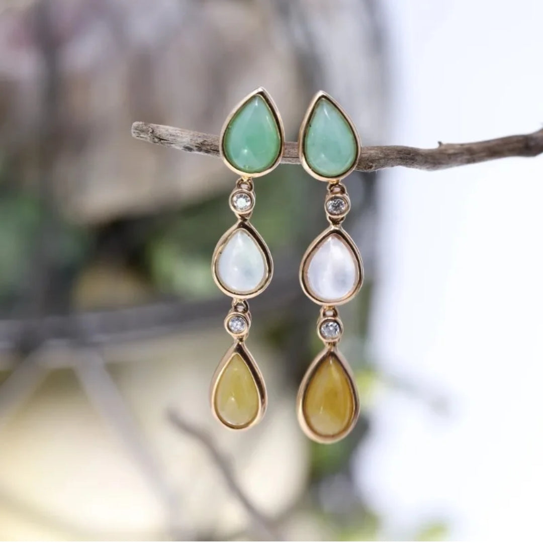 Charming Vintage Earrings Featuring Dazzling Natural Pendant Stones