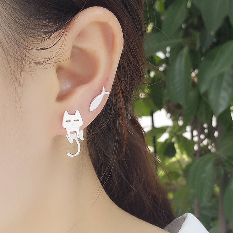 Charming Climbing Kittens Design: Stunning Silver Earrings