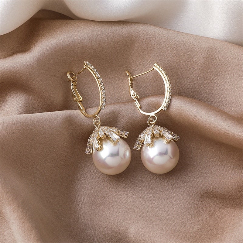 Elegant Malia Pearl Earrings for a Timeless Look