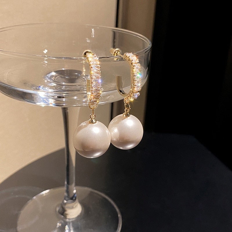 Stunning Pearl Earrings Adorned with Dazzling Zirconia