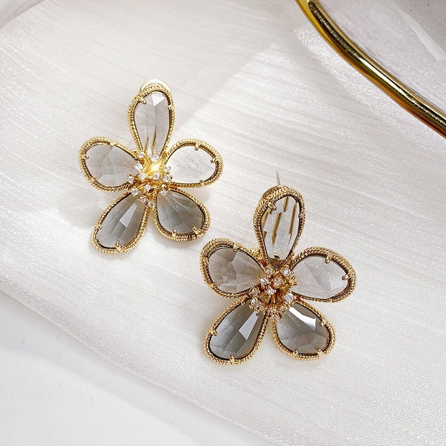 Stunning Floral Zirconia Earrings for a Touch of Elegance