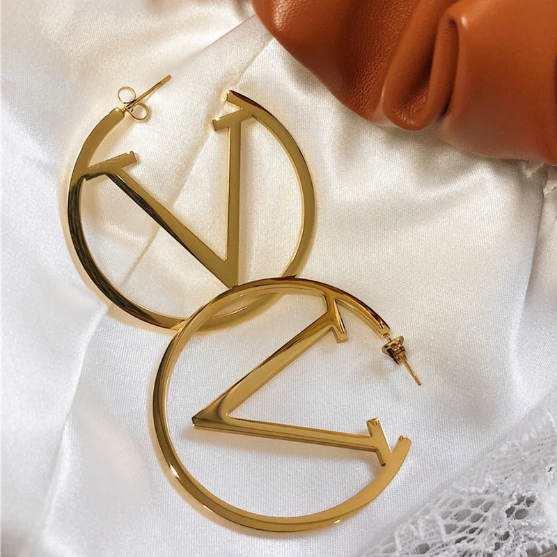 Edgy Golden Punk V Earrings – Unleash Your Bold Style!