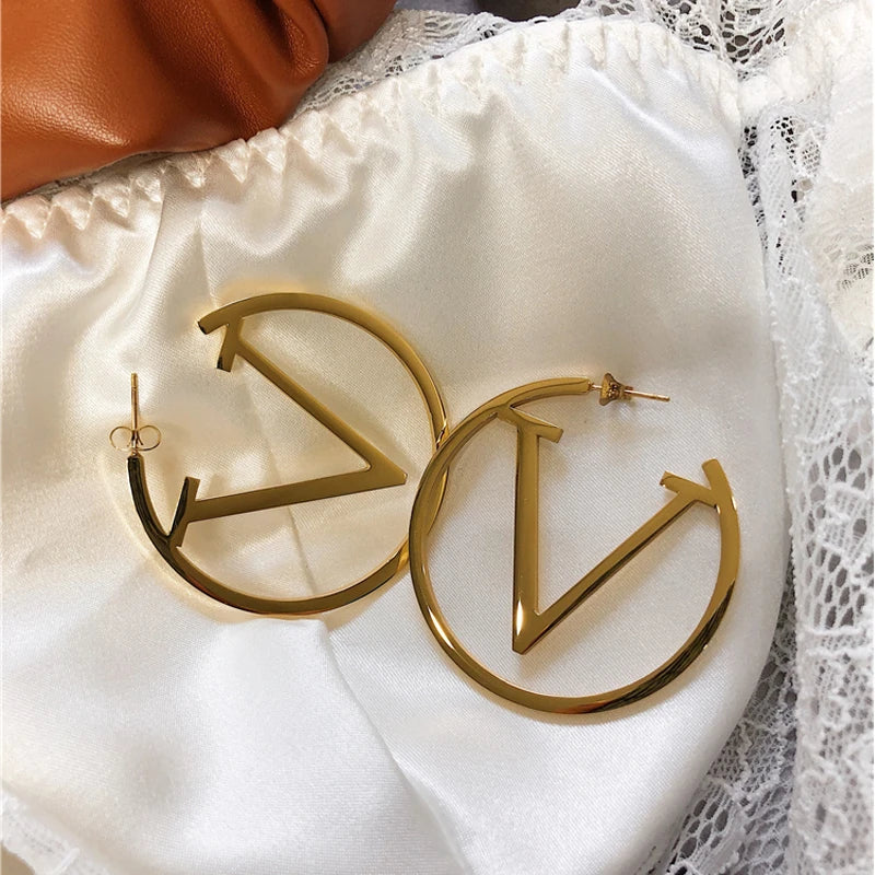 Edgy Golden Punk V Earrings – Unleash Your Bold Style!