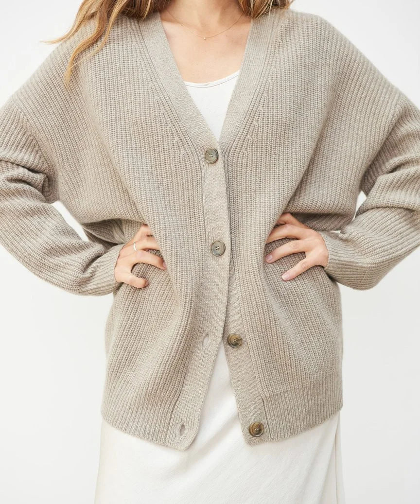 Lightweight cardigan – elegance and comfort for everyday wear