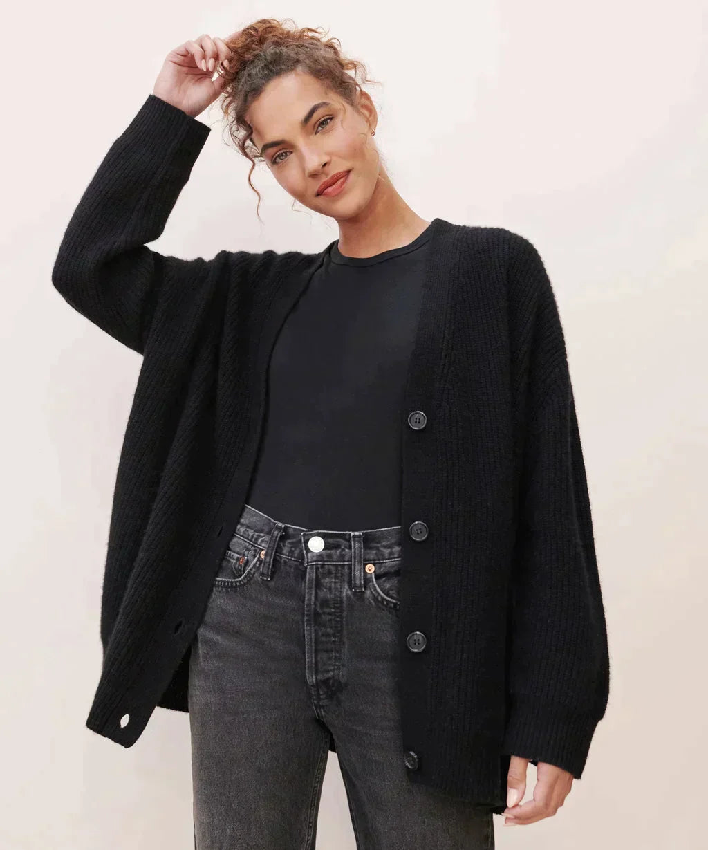 Lightweight cardigan – elegance and comfort for everyday wear