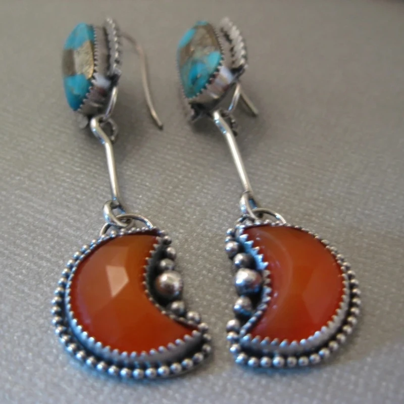 Stunning Vintage Red and Blue Earrings for a Timeless Look