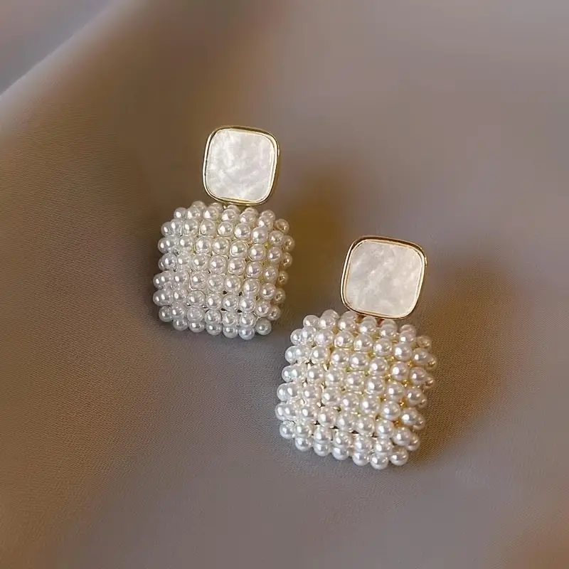 Chic Square Pearl Earrings for a Touch of Elegance