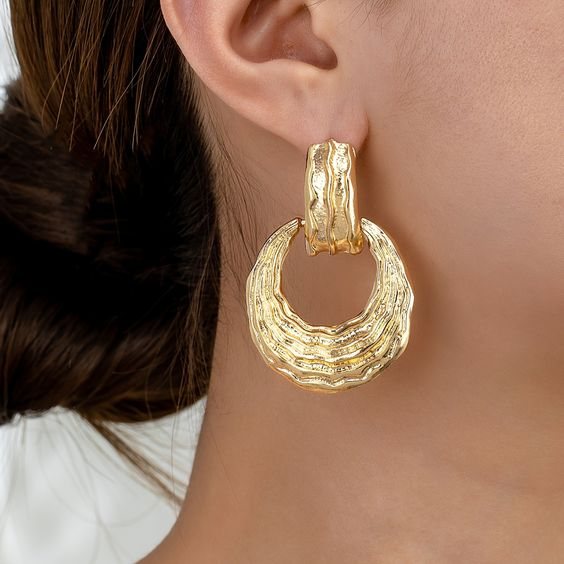 Stunning Vintage Gold Earrings with Intricate Hollow Detailing