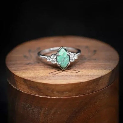 Elegant ring with natural turquoise and sparkling diamond