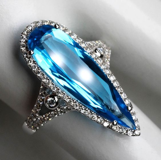 Elegant Oval Ring with Sparkling Blue Crystal