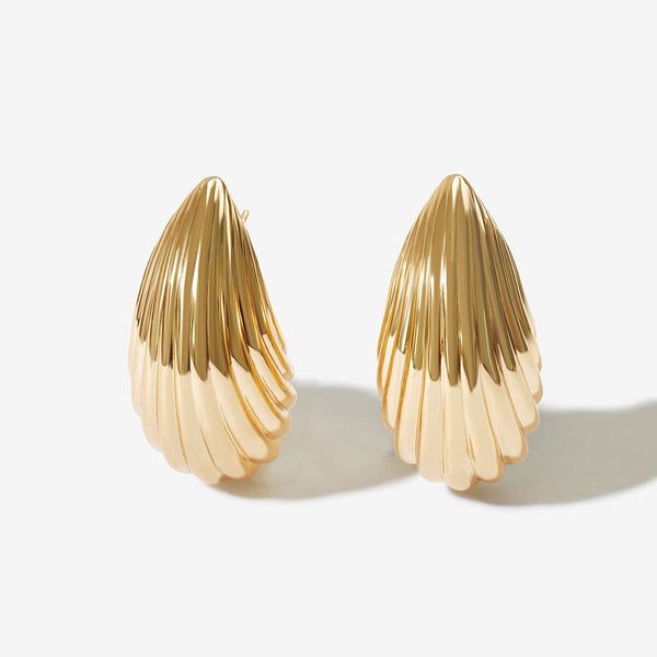 Elegant vintage earrings made of artistic, embossed gold