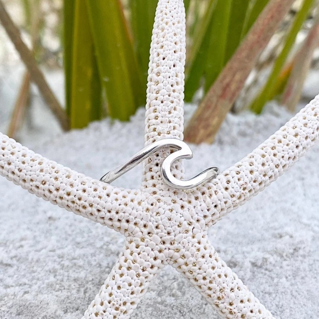 Elegant silver ring with wave pattern – inspired by the gentle currents of the sea