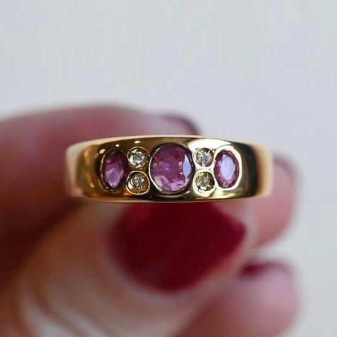 Elegant vintage gold ring with radiant pink crystal