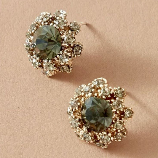 Elegant green vintage earrings in shimmering round design