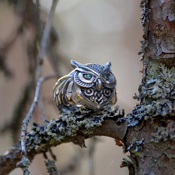 Gorgeous Emerald Owl Ring