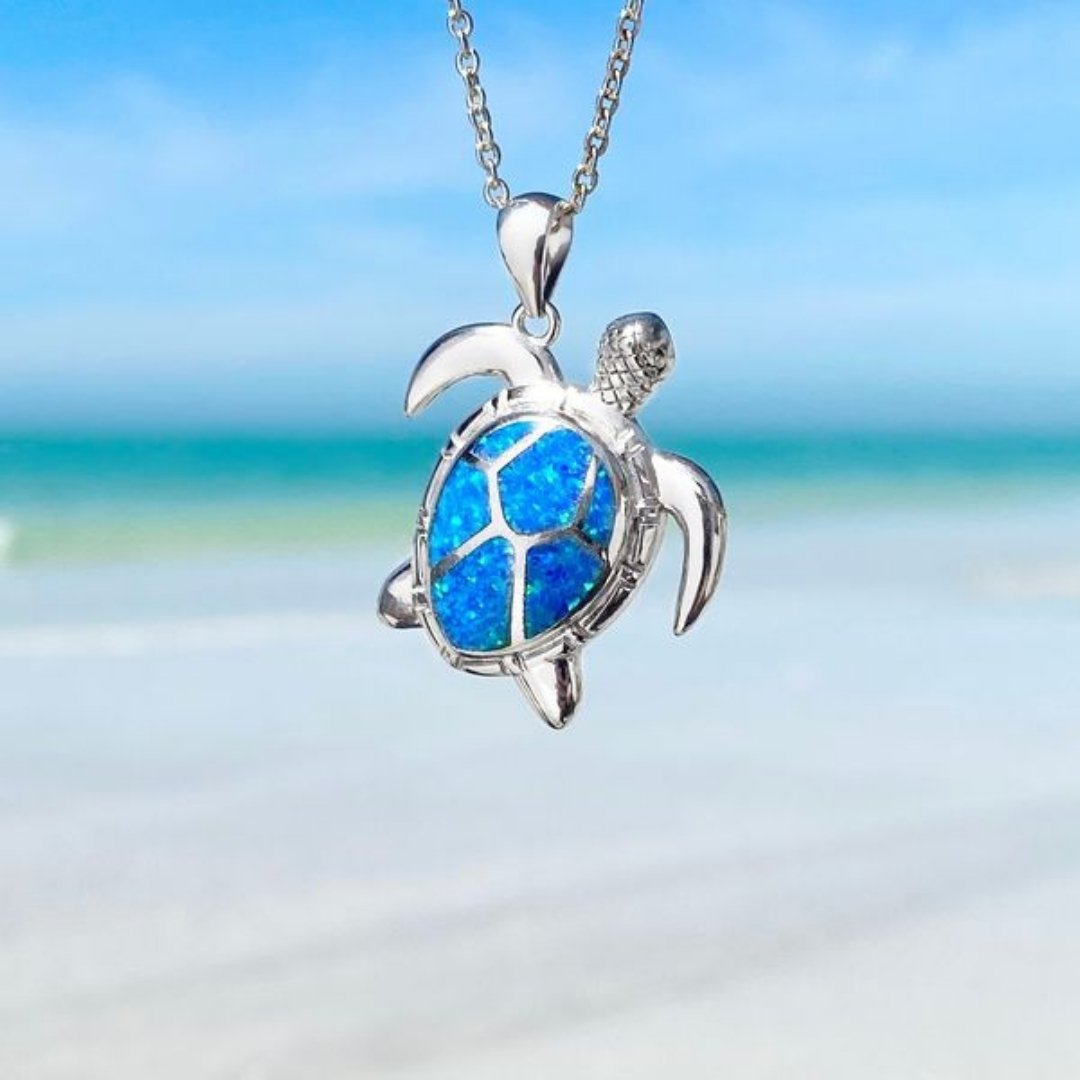 Necklace with sea turtle motif and sparkling blue opal