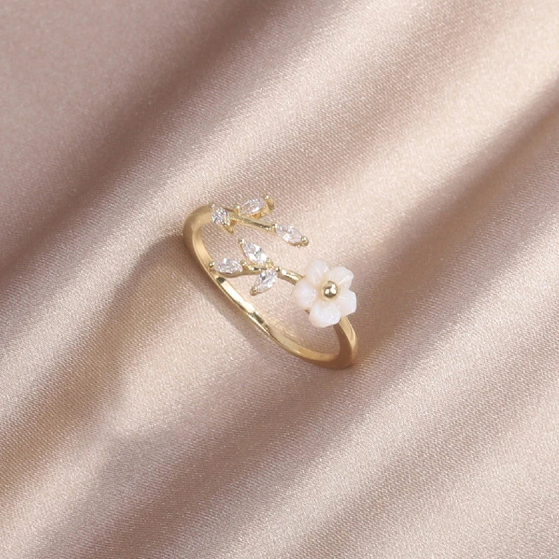 Customizable "Wildflower" Ring in Elegant Gold Design