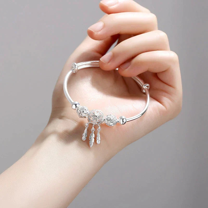 Elegant adjustable bracelet with three delicate leaf pendants made of high-quality 925 sterling silver