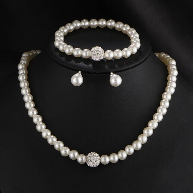 Chic Pearl Set for Timeless Glamour