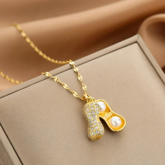 Elegant gold necklace with pearls from Chrysalis