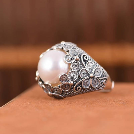 Elegant Vintage Pearl Ring made of High-Quality Silver