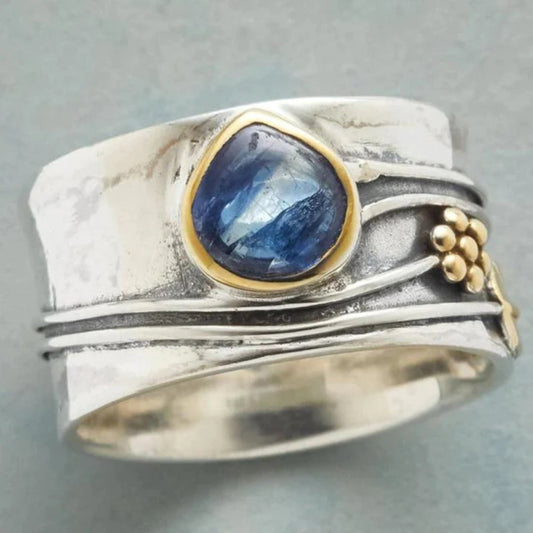 Elegant Vintage Ring with Radiant Blue Gemstone