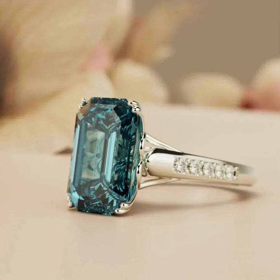 Elegant Vintage Ring with Radiant Blue Crystal