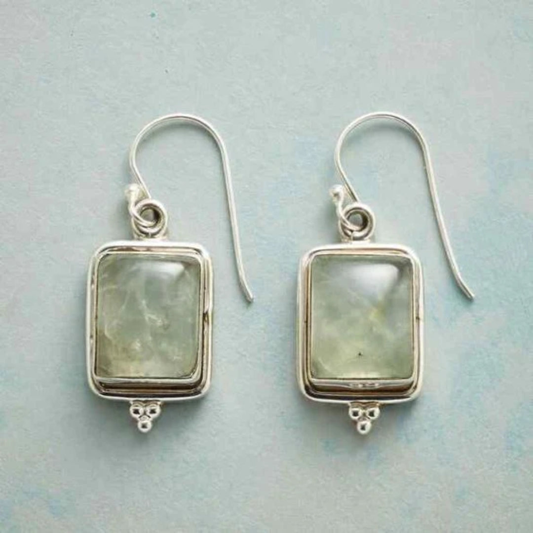 Chic Vintage Green Square Earrings for a Timeless Look