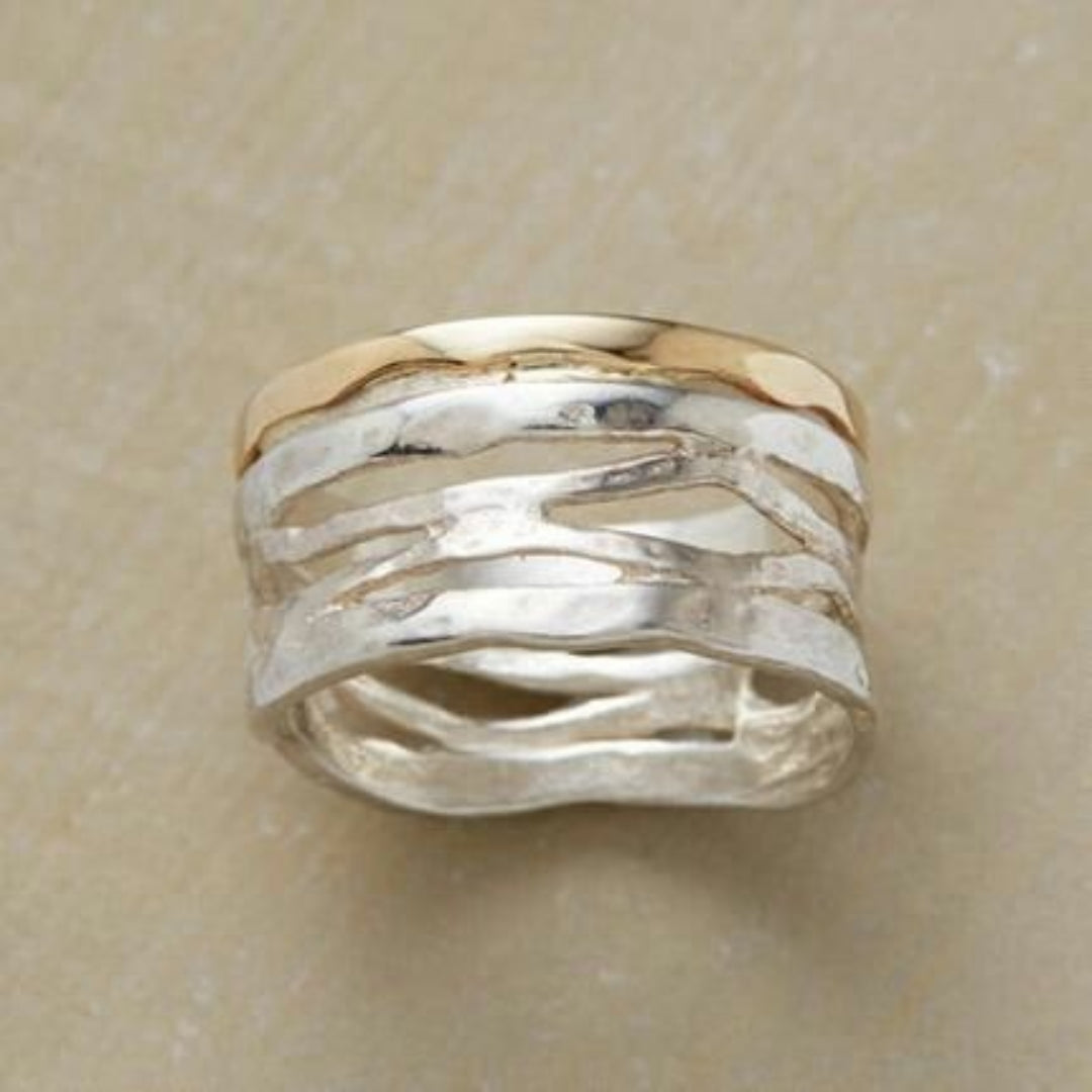 Elegant Vintage Hollow Gold and Silver Ring