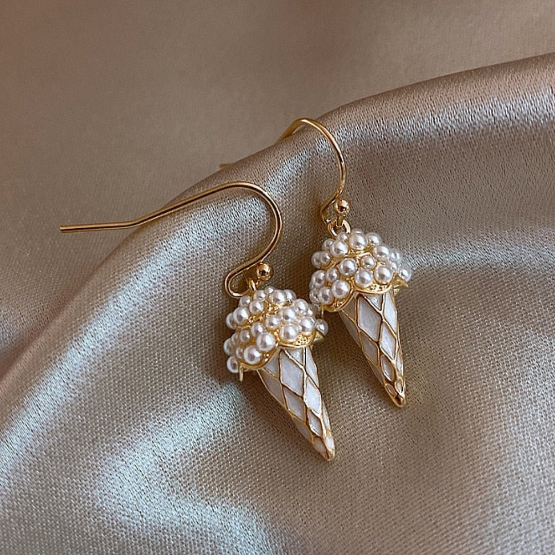 Gorgeous Gold Hoop Earrings Adorned with Radiant Pearls