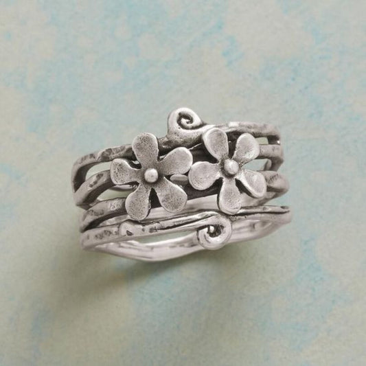 Charming Vintage Hollow Daisy Silver Ring