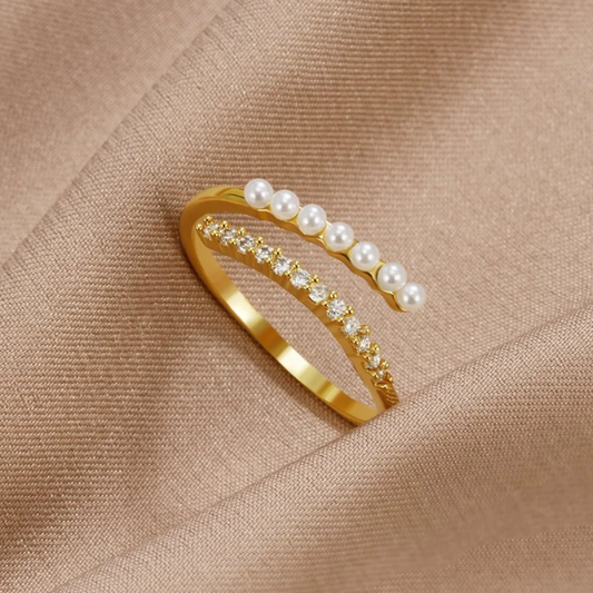 Elegant adjustable ring with sparkling pearls and zirconia stones