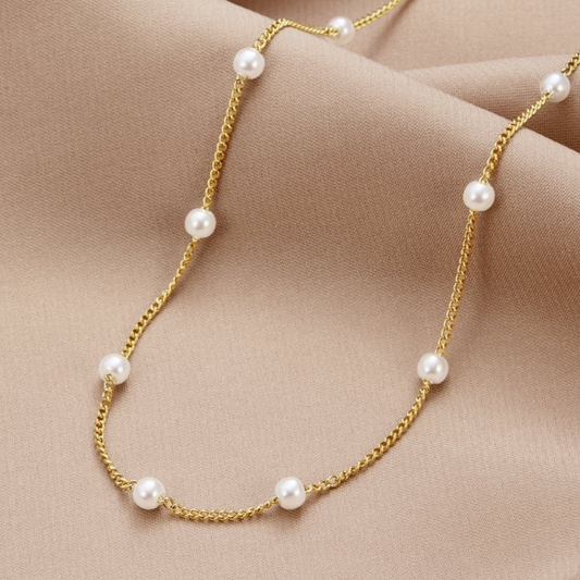 Elegant gold necklace with radiant freshwater pearls