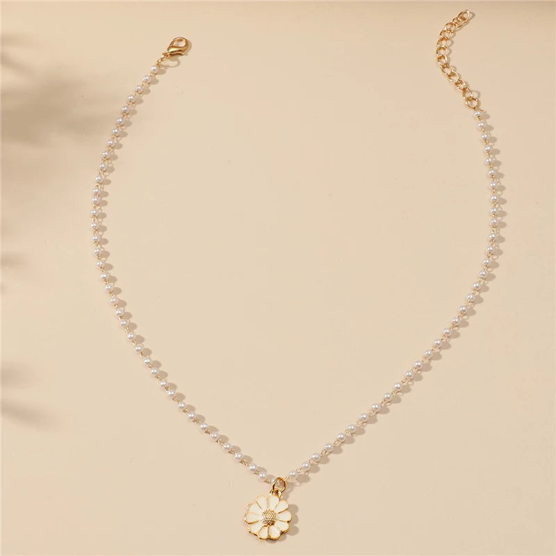 Pearl jewelry with charming daisy pendants