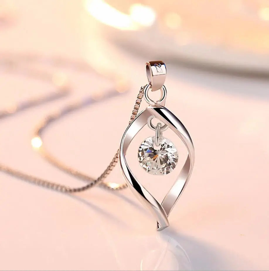 Elegant silver necklace with sparkling zirconia stones