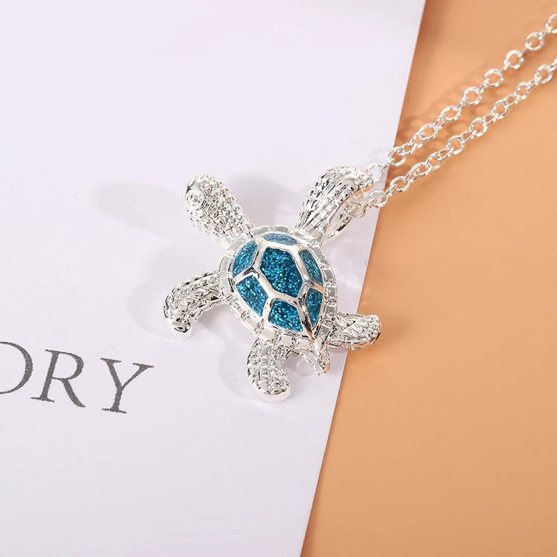 Necklace with sea turtle motif and sparkling blue opal