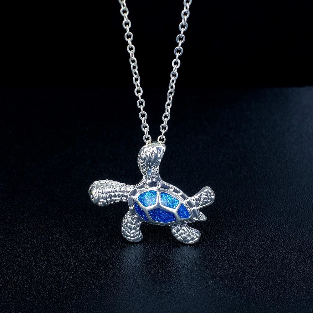 Necklace with sea turtle motif and sparkling blue opal