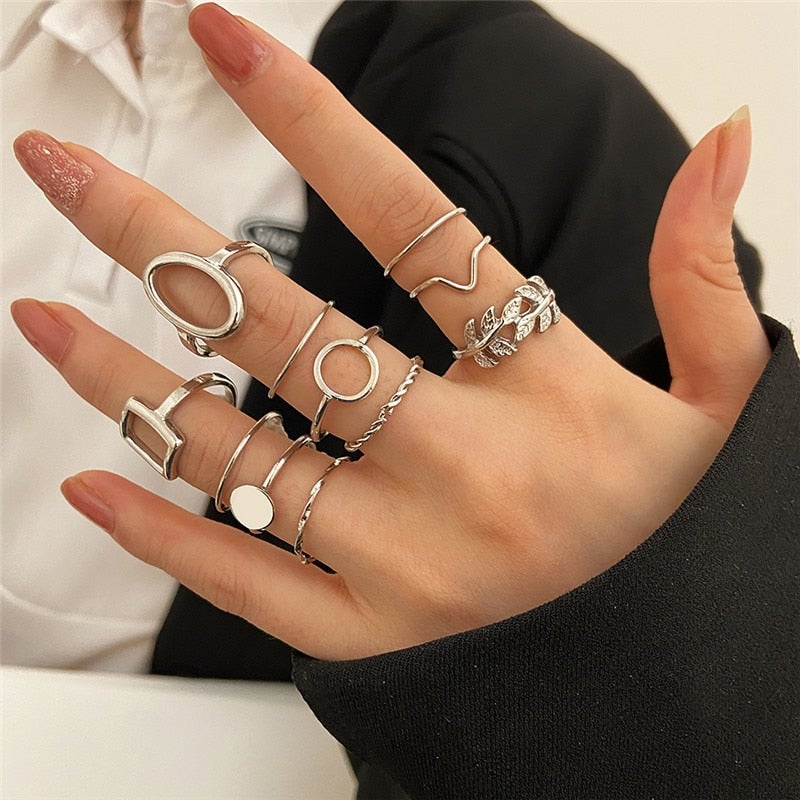 Set of 11 elegant silver rings