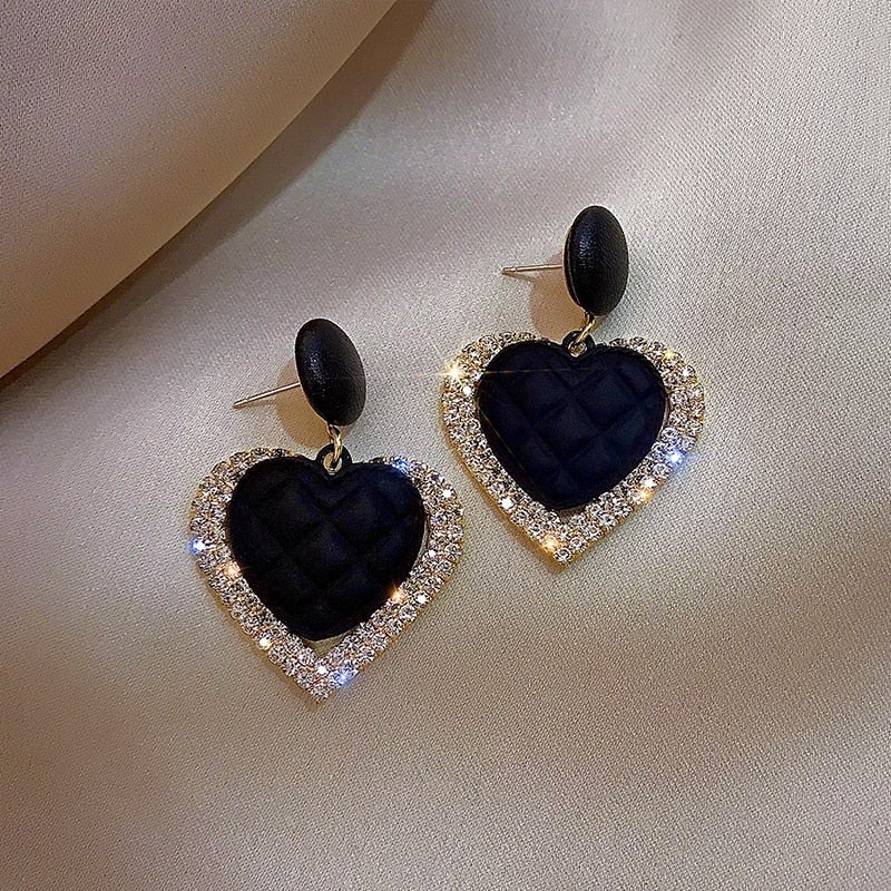 Chic Gold Earrings Adorned with Striking Dark Hearts