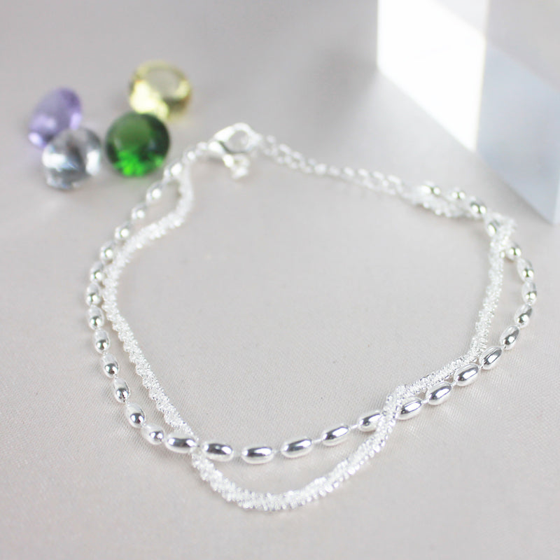 Elegant bracelet with sparkling zirconia stones in silver