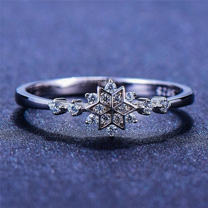 Frosty Elegance: Snowflake Ring made of High-Quality 925 Sterling Silver