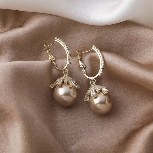 Elegant Malia Pearl Earrings for a Timeless Look