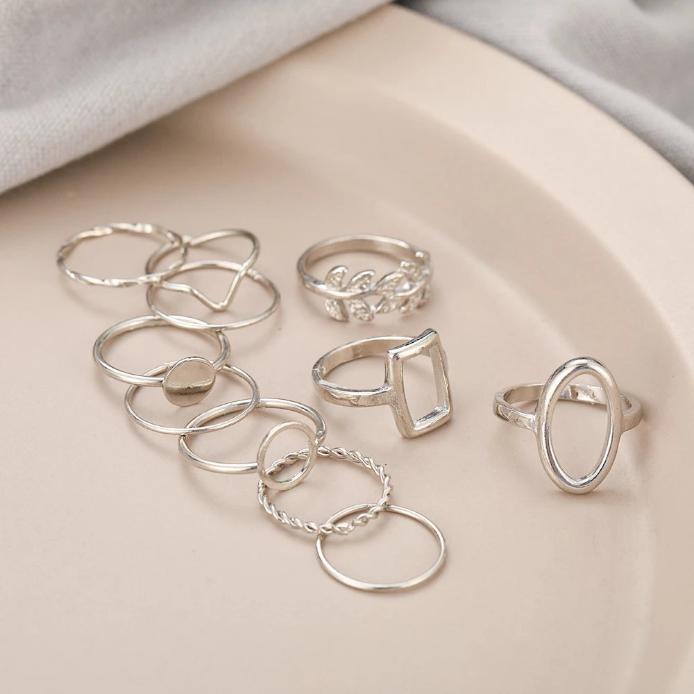 Set of 11 elegant silver rings