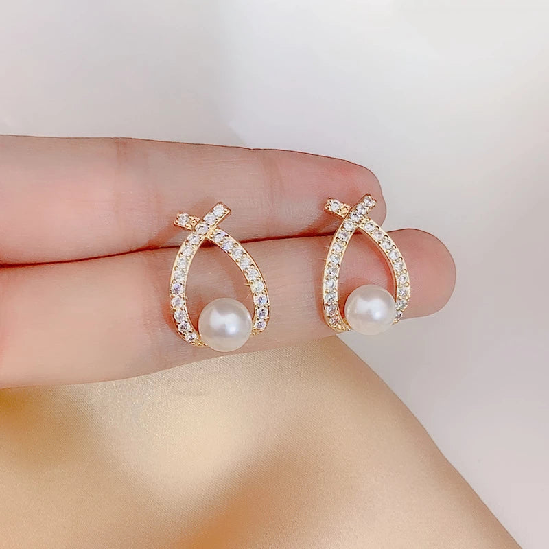 Sparkling Pearl Earrings with Glamour Effect