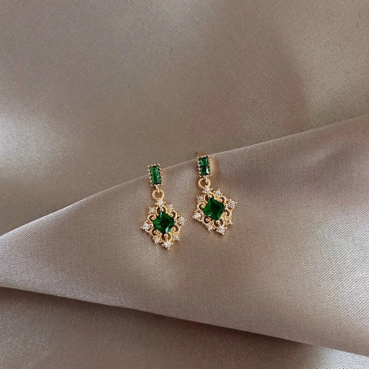 Stunning Earrings Adorned with Dazzling Green Crystals